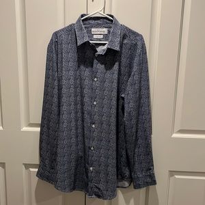Men’s Mizzen + Main long sleeve shirt. Size XL, trim fit. Blue/white pattern
